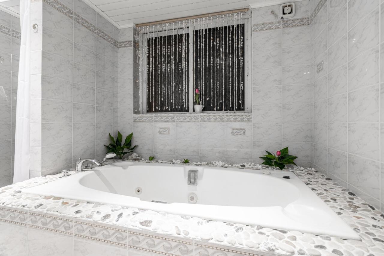 Galadriel Villa With Private Pool & Jacuzzi Kato Yerakarion Экстерьер фото
