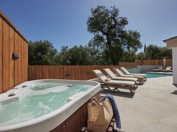 Galadriel Villa With Private Pool & Jacuzzi Kato Yerakarion Экстерьер фото