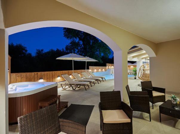 Galadriel Villa With Private Pool & Jacuzzi Kato Yerakarion Экстерьер фото