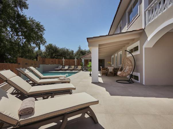 Galadriel Villa With Private Pool & Jacuzzi Kato Yerakarion Экстерьер фото
